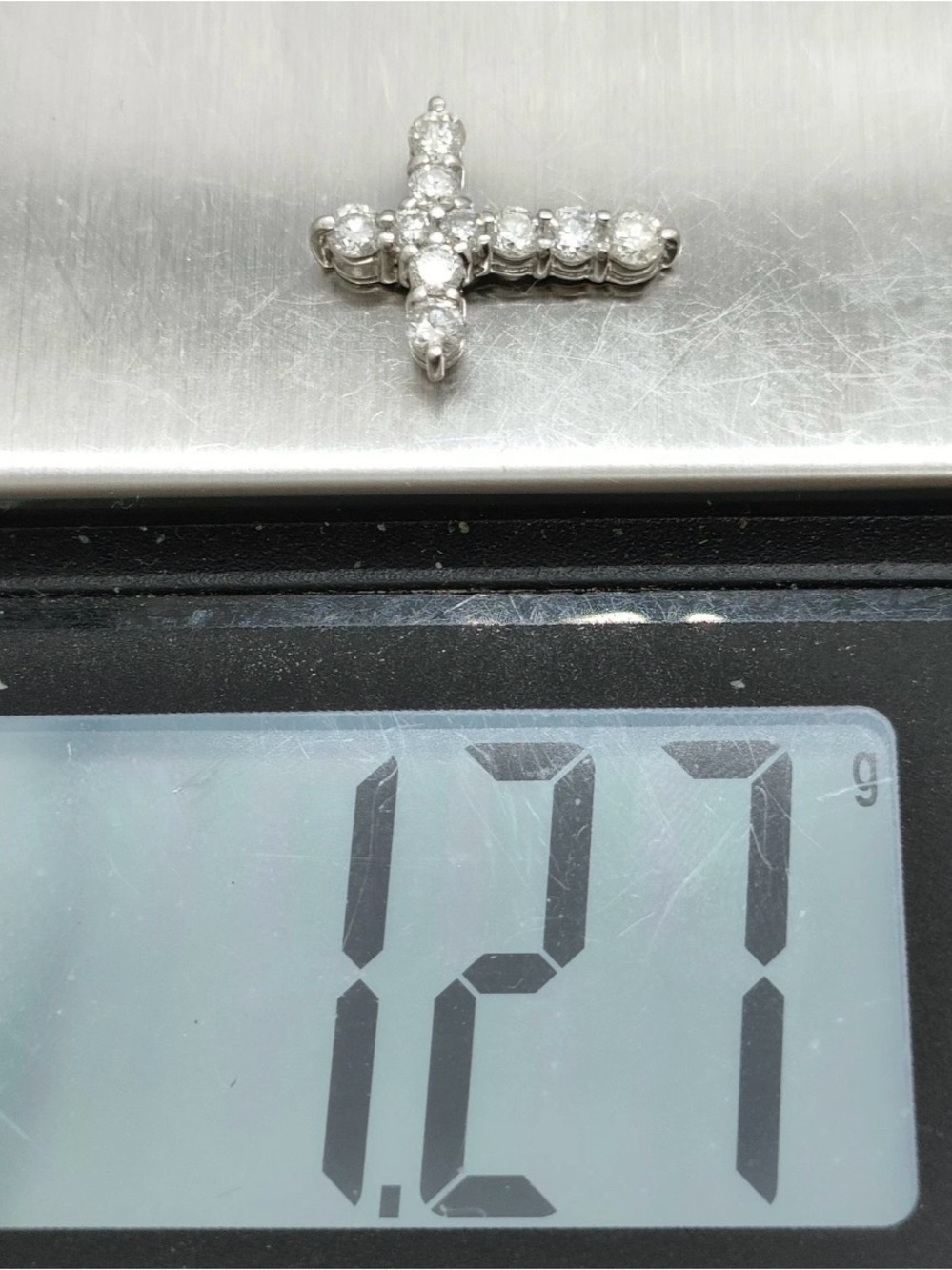 Diamond Cross Pendant in platinum - Sparkling White - Picture 5 of 7